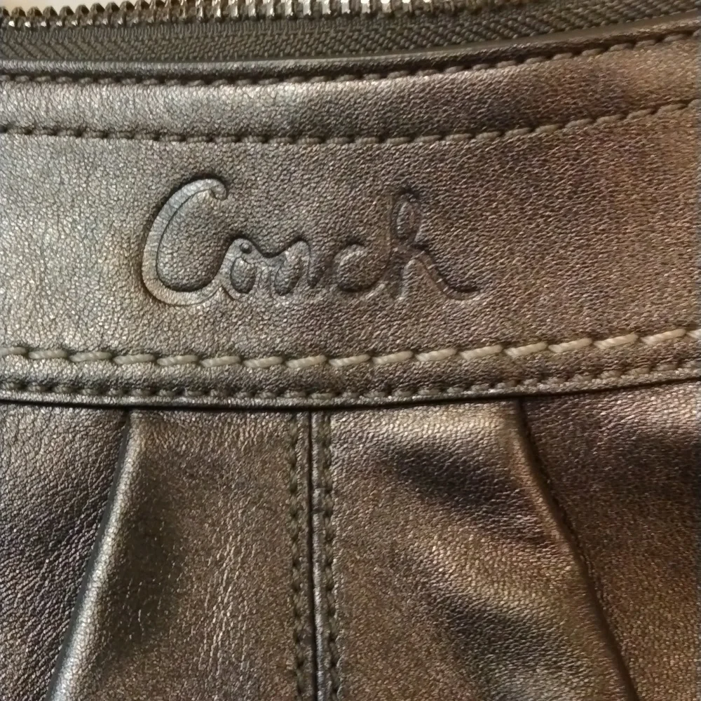 NWT Vintage COACH Metallic, BUTTERY LEATHER HOBO BAG, Bronze color
